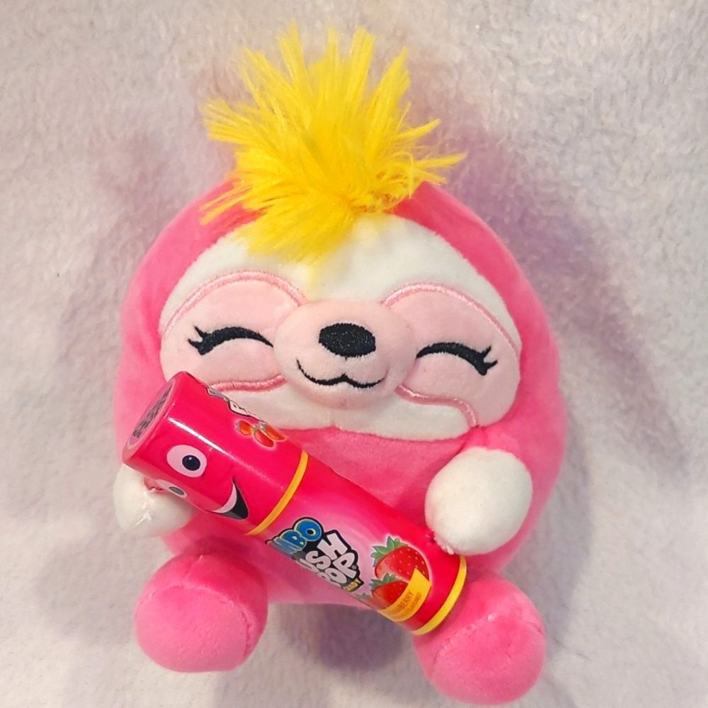 Zuru Snackles Push Pop Plush, Stuffed Toy with Candy